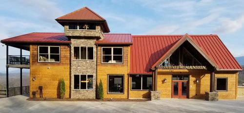 Gatlinburg - Pigeon Forge Villa | SkyView Mansion:13bdrm, 17bath, Sleeps 70, Indoor Pool, Amazing Views