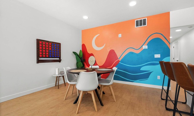 People's Freeway Casa | SLC Townhome 2BR Mountain Views Garage