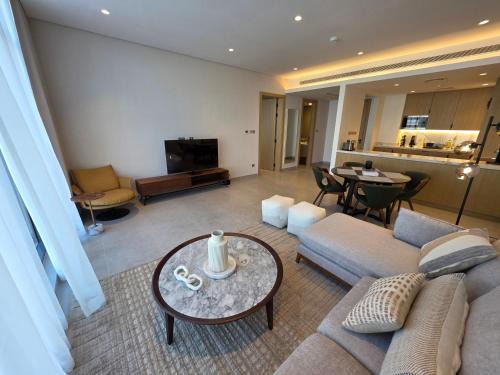Manama Apartamento | Sleek 1BR Haven Comfort and Style in Pearlhouse!