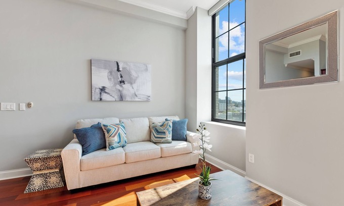 Olde Kensington Apartamento | Sleek 1BR w/ Rooftop Amenities