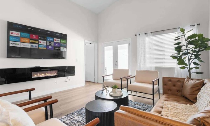 North Las Vegas Casa | Sleek 5BR Vegas Home w/ Pool Table & Luxe Comfort