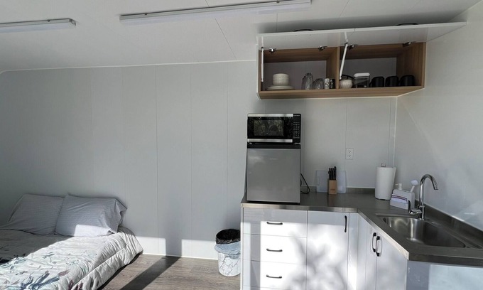 Klamath Cabina | Sleek and Modern Glamping Pod in Klamath, Perfect for a Getaway near the Pacific Ocean