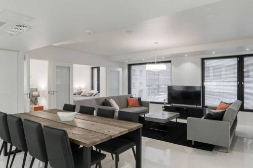 Kamppi Apartamento | Sleek and Spacious 3 BR Apartment in City Centre