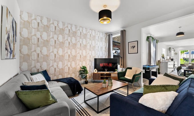 Bedminster Casa | Sleek and Stylish Bristol Abode - Sleeps 5