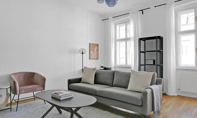 Grinzing Apartamento | Sleek Döbling 1BR w/ Elevator, near Spittelau & U6, by Blueground