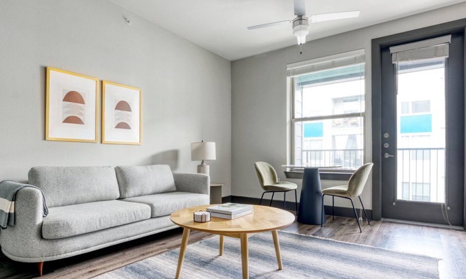 Chestnut Apartamento | Sleek East Austin 1BR w/ Pool, Gym & W/D, nr restaurants, by Blueground