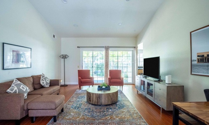 Foster City Casa | Sleek Foster City 4BR w/ Backyard, close to Parks & Shops, by Blueground
