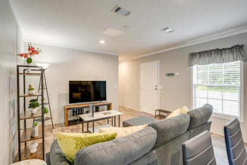Lakeland Casa | Sleek Home Near Downtown Lakeland with Yard!