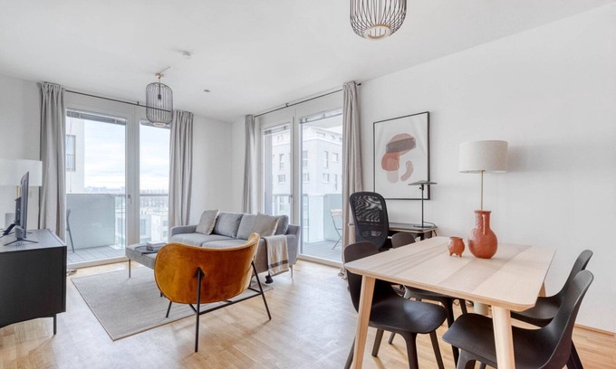 Vienna Apartamento | Sleek Marinatower 2BR w/ Gym & Elevator, nr metro U2, by Blueground