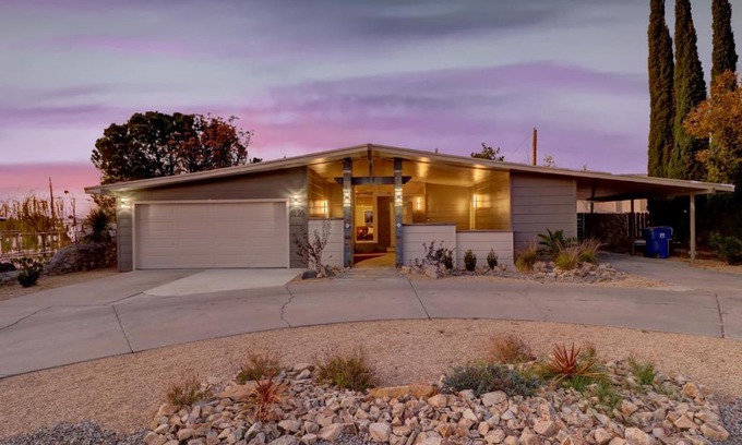 Mesilla Park Casa | Sleek, Modern Designer home 3