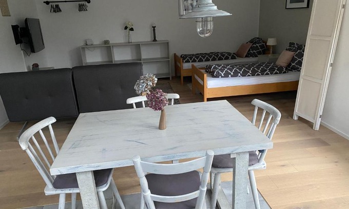 Heroldsberg Apartamento | Sleek & modern exterior-entrance apartment in Nuremberg suburb