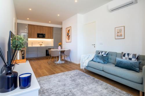 Leca da Palmeira Apartamento | Sleek & Modern Flat w/Private Garage by HostWise