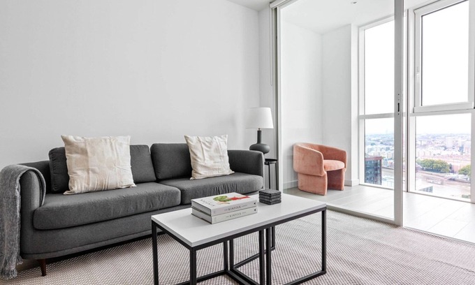 Vauxhall Apartamento | Sleek Nine Elms 1BR w/ Gym & Roof, nr Bars & Shops, by Blueground
