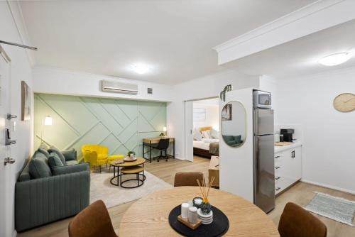 Northbridge Apartamento | Sleek Northbridge Getaway