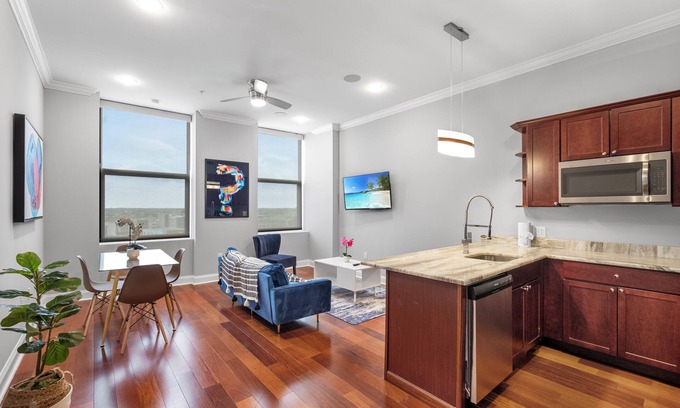 Olde Kensington Apartamento | Sleek Residence with Rooftop Pool, Gym, and Concierge Service