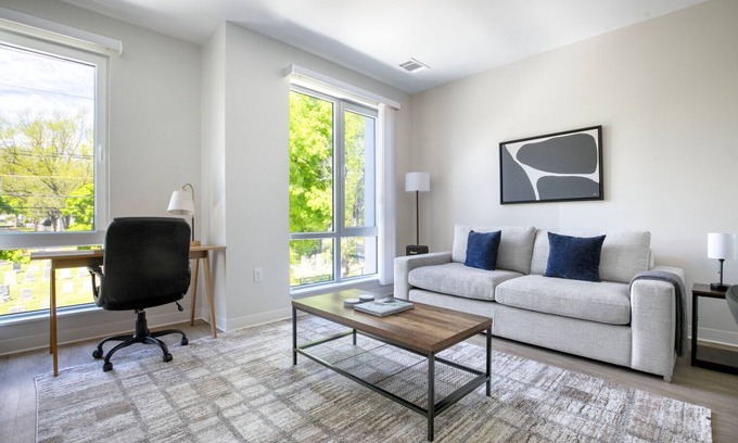 Lower Washington - Mount Hope Apartamento | Sleek Roslindale 1BR w/ Laundry & Gym, near Transport, by Blueground
