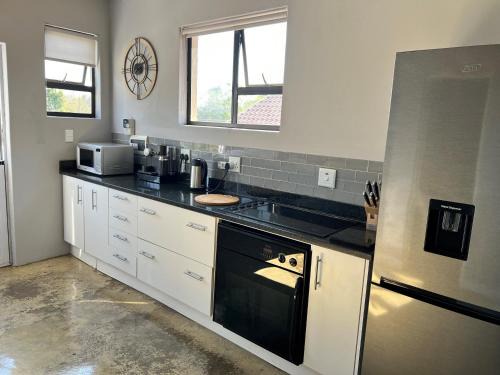 Douglasdale Apartamento | Sleek, Smart Cottage in Douglasdale