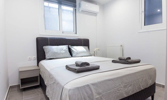 Ilisia Apartamento | Sleek & Stylish Brand-New Apartment Near Megaro Mousikis