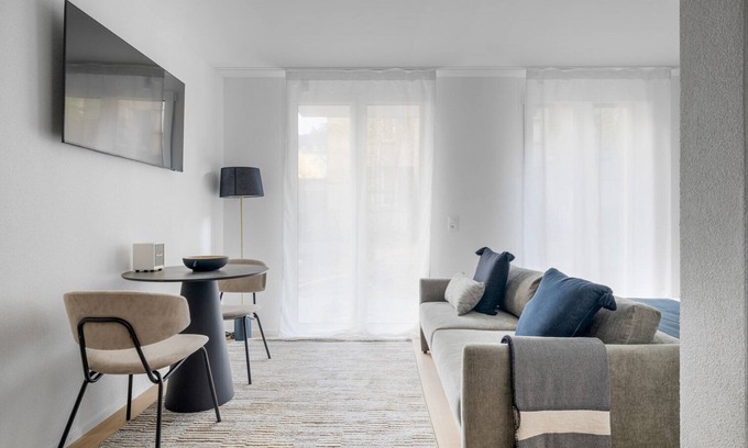 Sihlfeld Apartamento | Sleek Wiedikon 1.5 Room w/ Storage & W/D, 1 min to Market, by Blueground