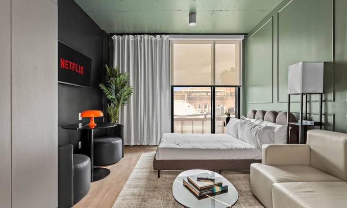Historic Ybor Apartamento | Sleek Ybor Studio | Free Parking | Minutes to DT!