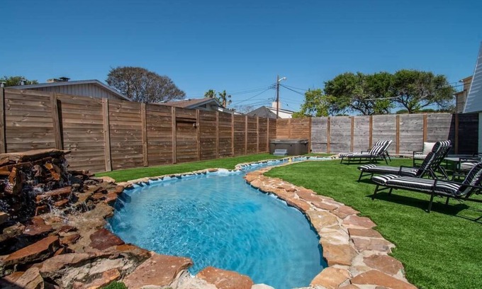 Bay Area Casa | Sleep 29 - Oceanfront Retreat 2 Homes for 29-Guests!