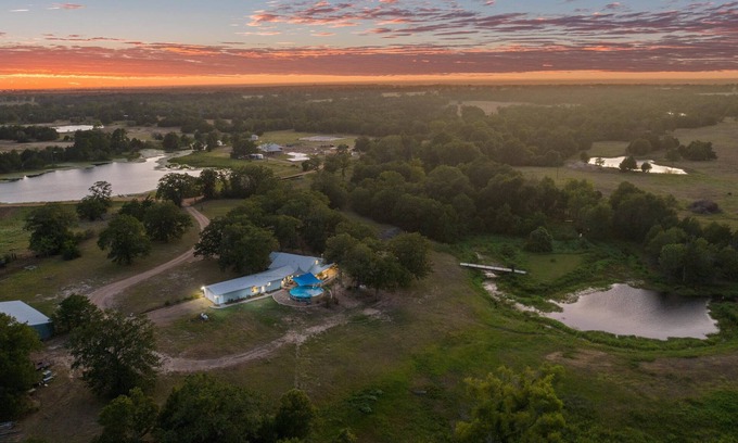 La Grange Casa | Sleep 40+ Lakeside Retreat on 53 Acre Ranch