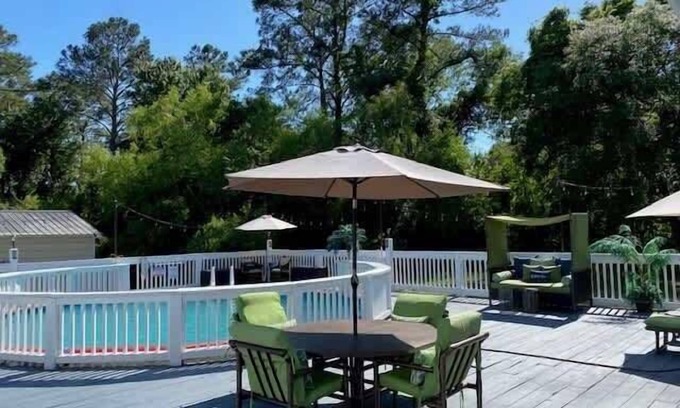 Conway Casa | Sleep Eat Beach Repeat, Spacious Poolside Retreat
