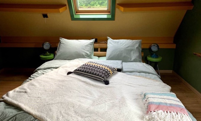 Roderesch Apartamento | Sleeping among the owls at Oeroeboeroe