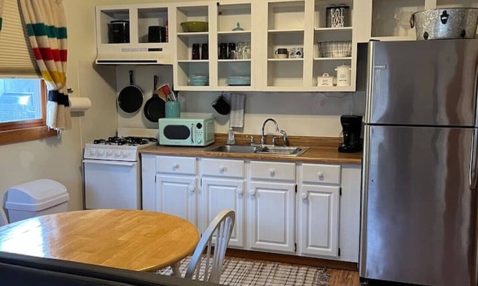 Honor Casa | Sleeping Bear Riverside Cabins - Riverview apartment