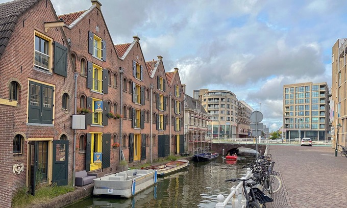 Alkmaar Casa | Sleeping next to the Cheese Market