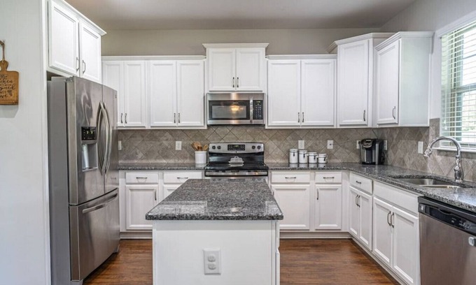 Carthage Casa | Sleeps 10! Carthage