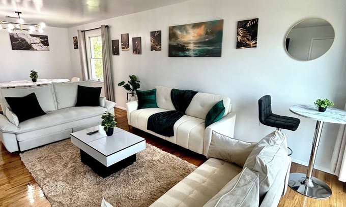 Ironbound District Apartamento | Sleeps 10+. Close to NYC. Stylish 3-bedroom 2-bath unit. 8mins from EWR