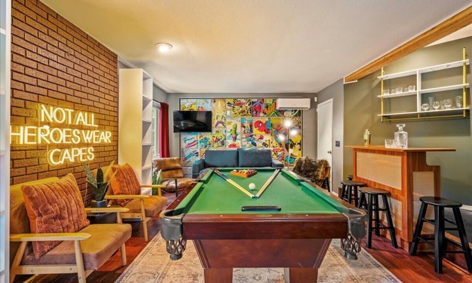 East Stroudsburg Casa | Sleeps 14 Hot Tub Paddle Boards Arcade Games