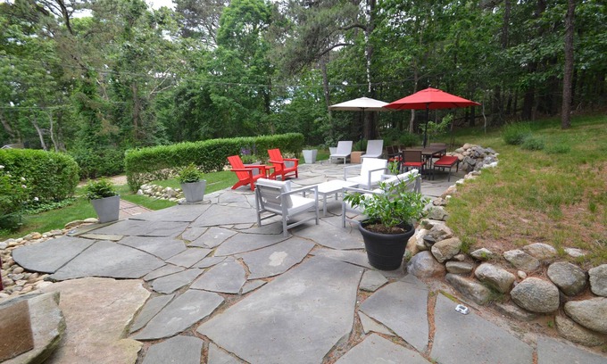 Edgartown Casa | Casa de 5 dormitorios: amplio césped y hermoso patio - 8 minutos a pie del centro de Edgartown