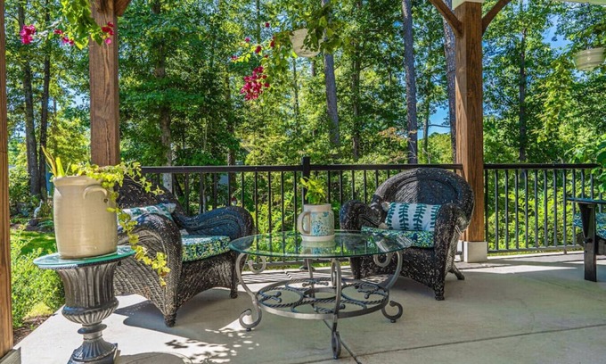 Carthage Casa | Sleeps 10! Whispering Pines Lakeside