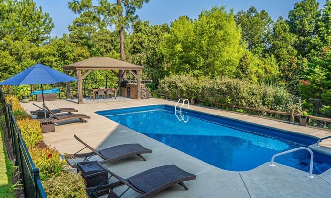 Whispering Pines Casa | Sleeps 10! Whispering Pines w/ Private Pool!
