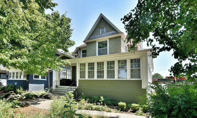 Oak Park Casa | Sleeps 12 Comfortably with 8 Bedrooms, 3 Full Bathrooms, 2 Kitchens and Parking