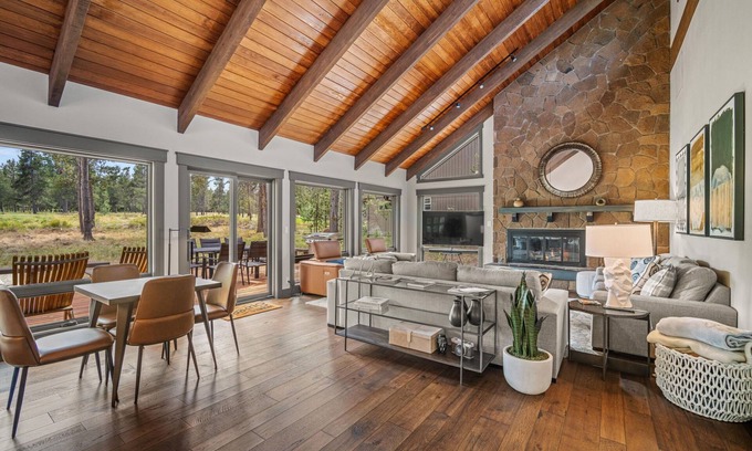Sunriver Casa | Sleeps 14+ | 7 bed, 6 bath | SHARC | Peloton