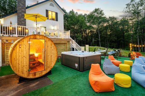 Long Pond Casa | Sleeps 14 Hot Tub Sauna Game Room Fire Pit
