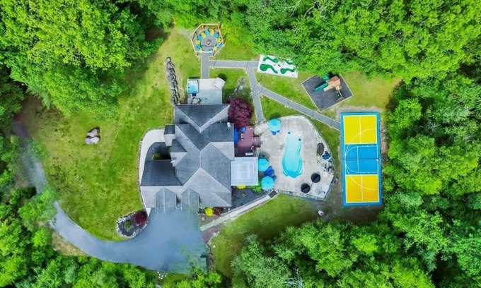 Reeders Casa | Sleeps 14! Pool Hot Tub Sauna Pickleball Arcade