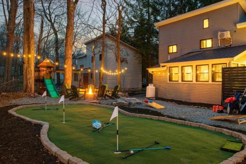 Tobyhanna Casa | Sleeps 15 Sauna Hot Tub Fire Pit & Putt Putt