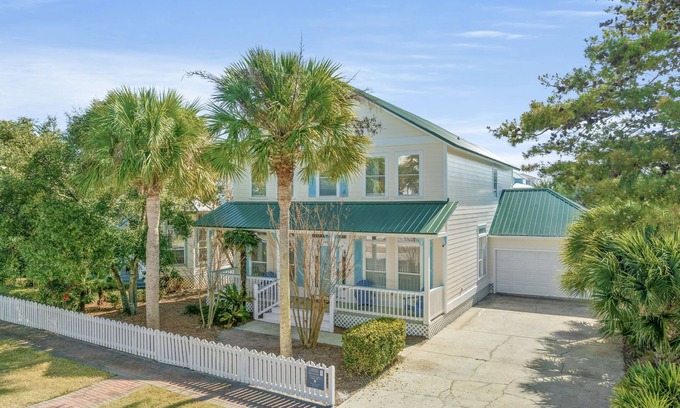 Crystal Shores Casa | Sleeps 16! 1 block to beach! Private Pool!