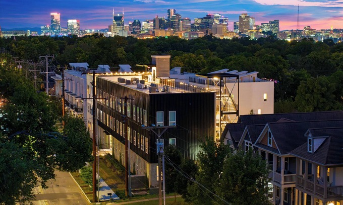 Cleveland Park Casa | Sleeps 16 | 2 Homes + Walk to Dining & Music | Lischey Loft & The Bloom House