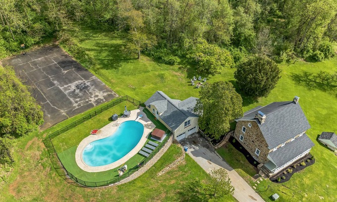 Wagontown Casa | Sleeps 16+, 2 King Beds, Gated Pool, Hot Tub