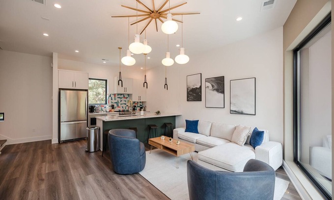 Wilmington Casa | Sleeps 16! TWO Rooftops + TWO Brand New Adjoined Townhomes in Central Wilmington! Multi Unit