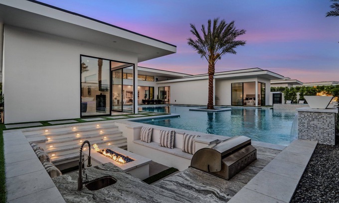 Indio Villa | Sleeps 17 | 6B Retreat w/ Pool, Pickleball & Putting Green | Bravo Villa #3
