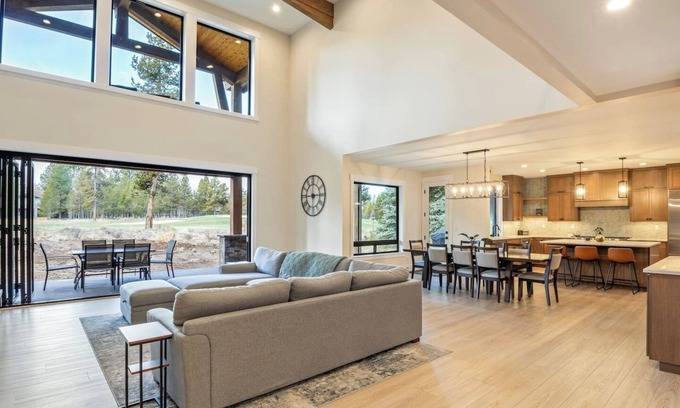 Sunriver Casa | Sleeps 18 | 7 bed, 7.5 bath | EV | Hot tub | SHARC