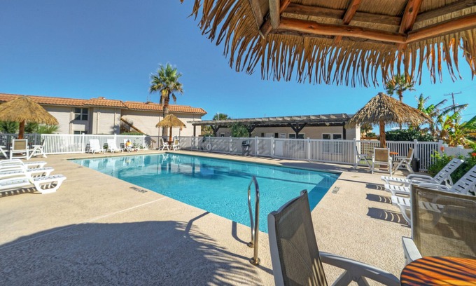 Shibui Sands Casa | Sleeps 20 | 3 Condos w/ Beach Access, Pool, Tennis Courts | Sea Sands Complex