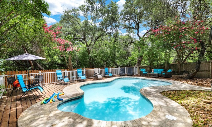 San Antonio Casa | Sleeps 21! Private Oasis in the City