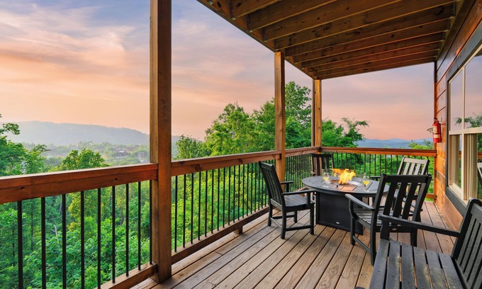 Chalet Village North Casa | Sleeps 24 | 2 Homes, Hot Tub, Sauna, Movie Theater, Firepit, Pool, Tennis Courts